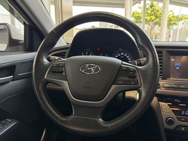 HYUNDAI現代 ELANTRA  第5張相片