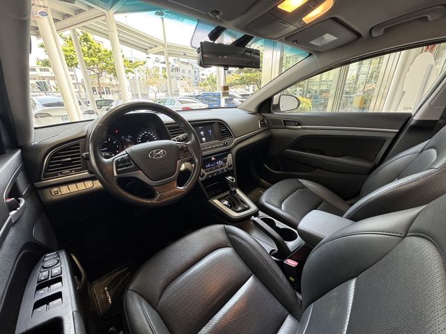 HYUNDAI現代 ELANTRA  第7張相片