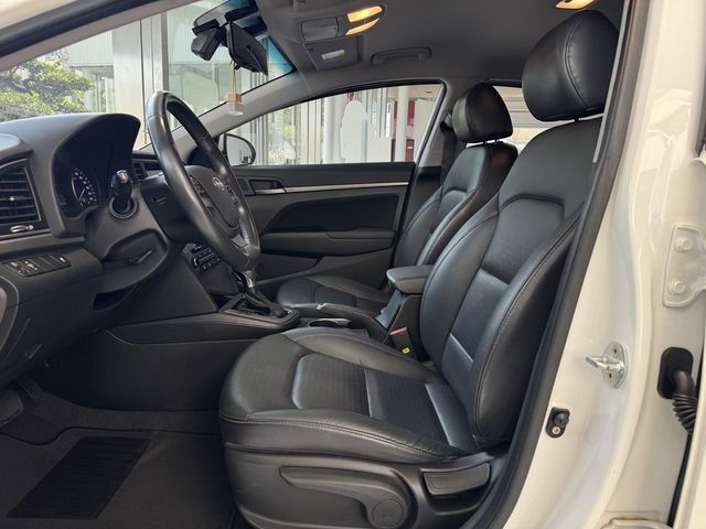 HYUNDAI現代 ELANTRA  第9張相片
