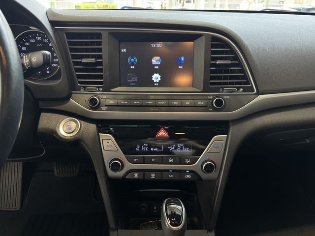 HYUNDAI現代 ELANTRA  第11張相片