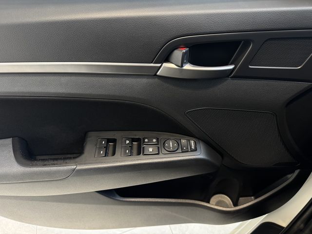 HYUNDAI現代 ELANTRA  第17張相片