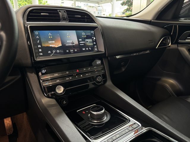 JAGUAR捷豹 F-PACE  第13張相片