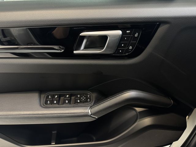 PORSCHE保時捷 CAYENNE  第13張相片