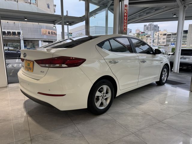 HYUNDAI現代 ELANTRA  第2張相片