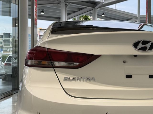 HYUNDAI現代 ELANTRA  第3張相片