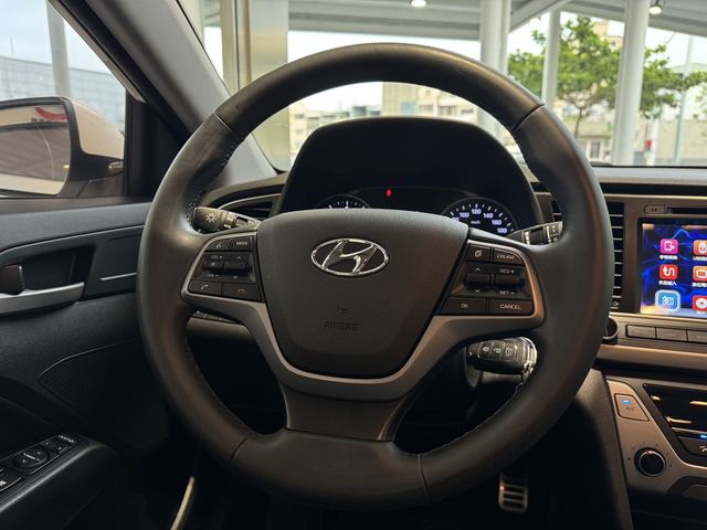 HYUNDAI現代 ELANTRA  第5張相片
