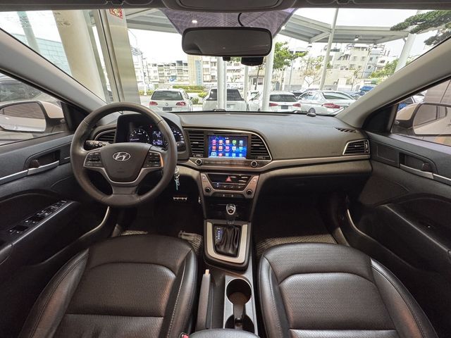 HYUNDAI現代 ELANTRA  第6張相片