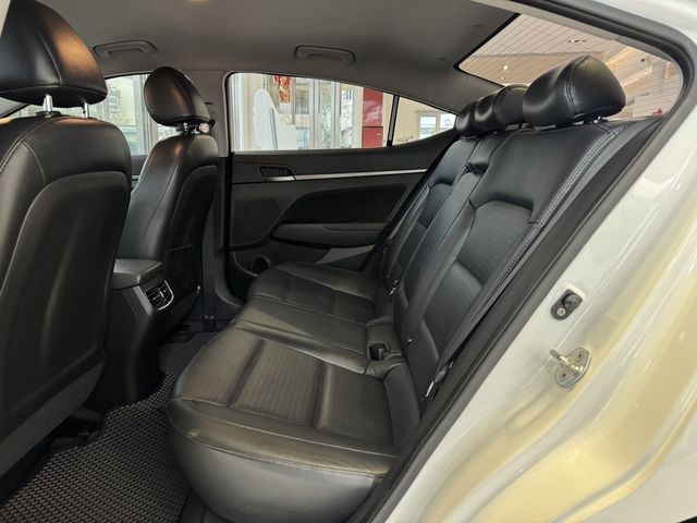 HYUNDAI現代 ELANTRA  第8張相片