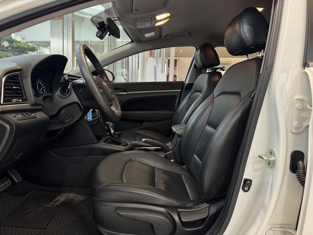 HYUNDAI現代 ELANTRA  第9張相片