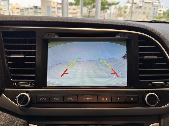 HYUNDAI現代 ELANTRA  第12張相片
