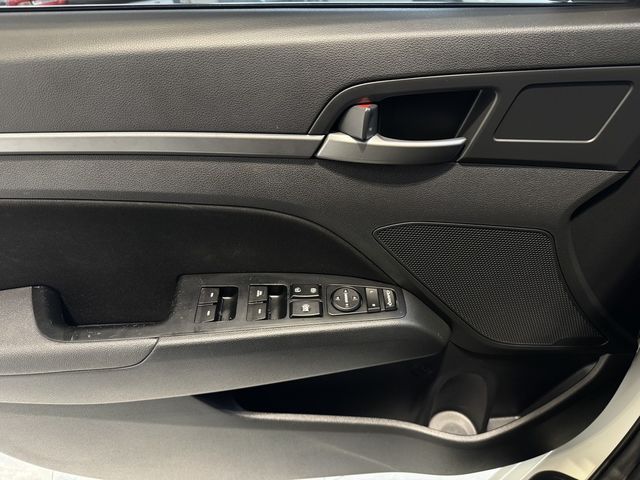 HYUNDAI現代 ELANTRA  第15張相片