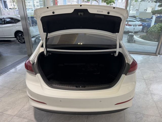 HYUNDAI現代 ELANTRA  第16張相片