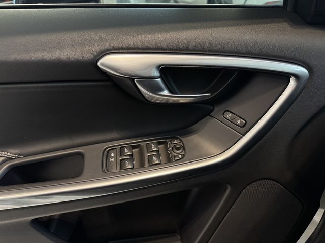 VOLVO富豪 XC60  第16張相片