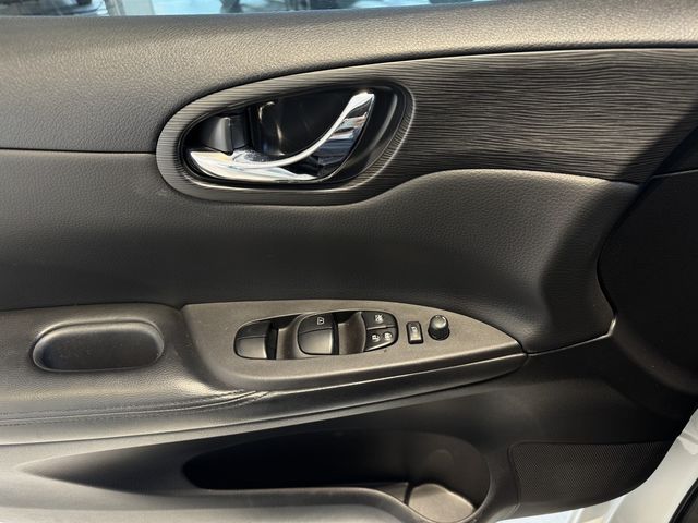 NISSAN日產 TIIDA  第16張相片