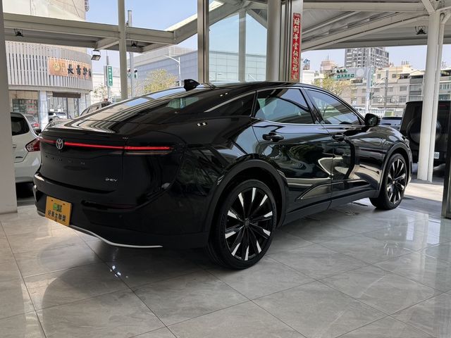 TOYOTA豐田 CROWN  第2張相片