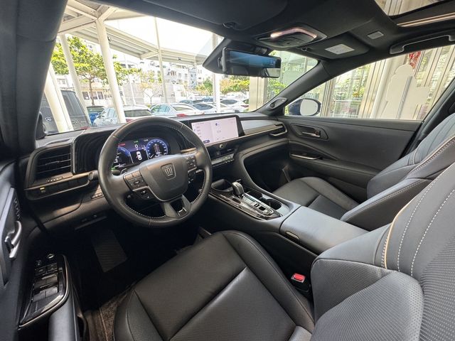 TOYOTA豐田 CROWN  第7張相片