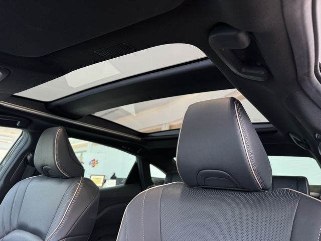 TOYOTA豐田 CROWN  第10張相片