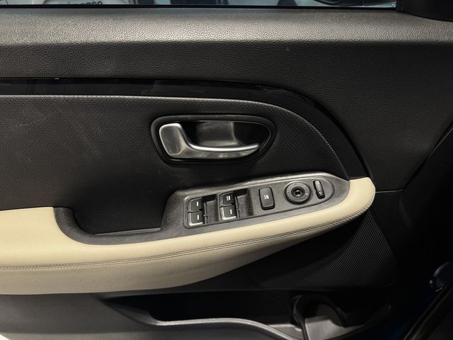 KIA起亞 CARENS  第16張相片