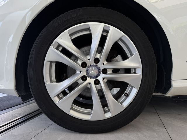 M-BENZ賓士 E220  第4張相片