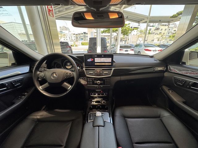 M-BENZ賓士 E220  第6張相片