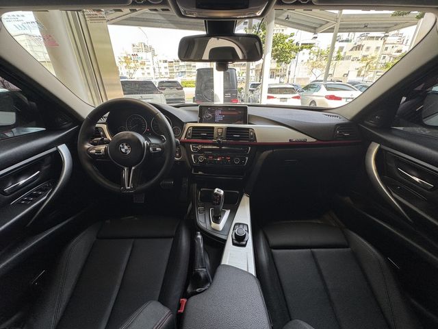 BMW寶馬 318D SEDAN  第7張相片