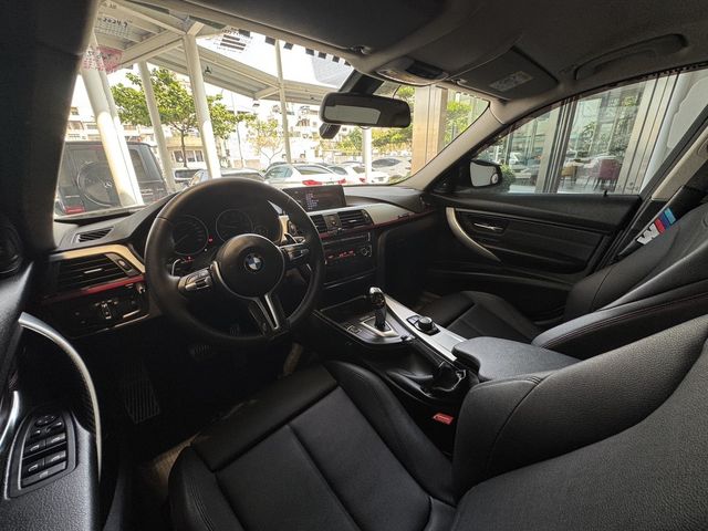 BMW寶馬 318D SEDAN  第8張相片