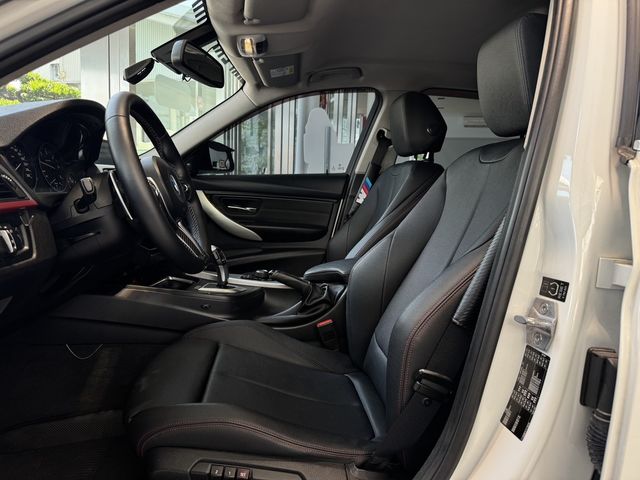 BMW寶馬 318D SEDAN  第10張相片