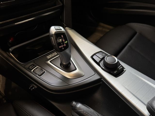 BMW寶馬 318D SEDAN  第11張相片