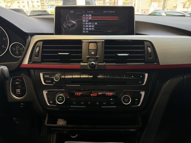 BMW寶馬 318D SEDAN  第12張相片