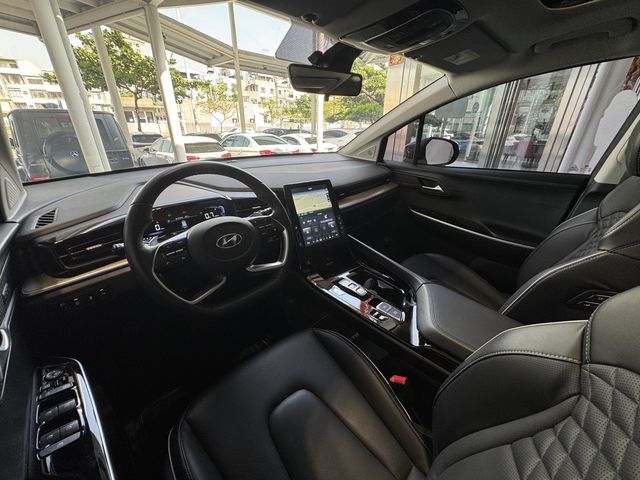 HYUNDAI現代 CUSTIN  第8張相片