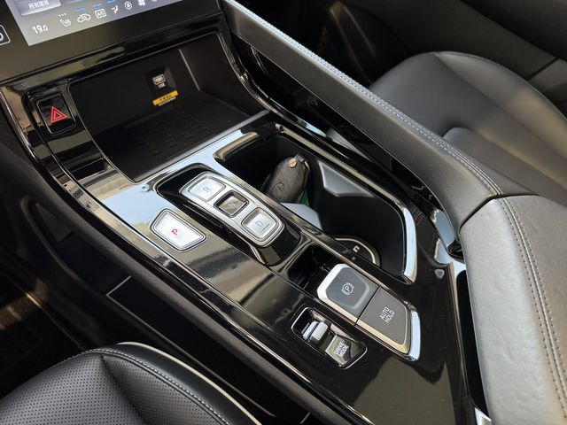 HYUNDAI現代 CUSTIN  第11張相片