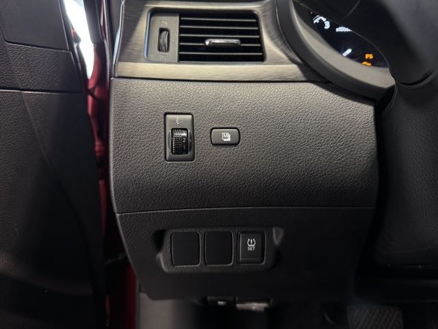 NISSAN日產 TIIDA  第15張相片