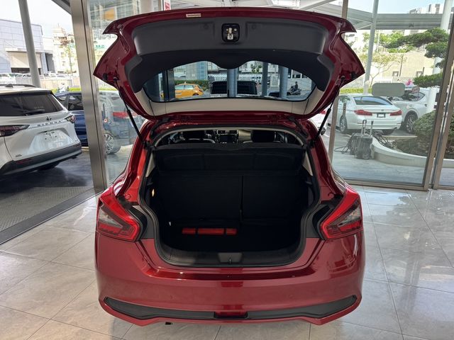 NISSAN日產 TIIDA  第17張相片