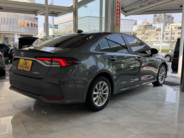 TOYOTA豐田 COROLLA ALTIS HYBRID  第2張相片