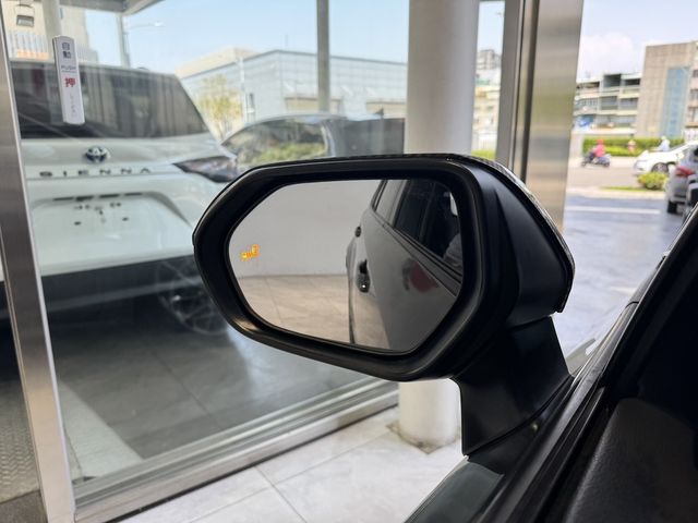 TOYOTA豐田 COROLLA ALTIS HYBRID  第18張相片