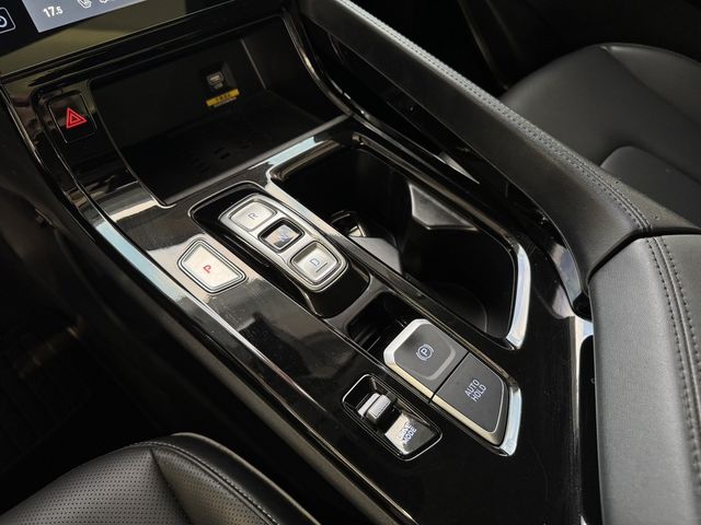 HYUNDAI現代 CUSTIN  第10張相片