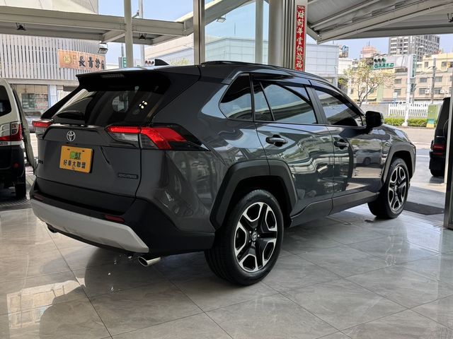 TOYOTA豐田 RAV4  第2張相片