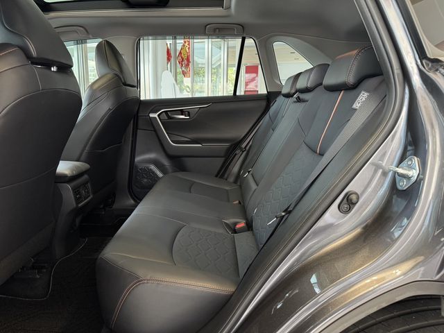 TOYOTA豐田 RAV4  第8張相片