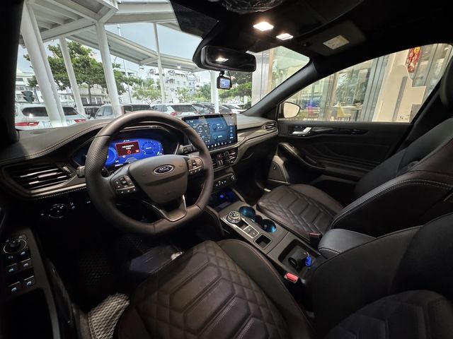 FORD福特 FOCUS WAGON  第7張相片