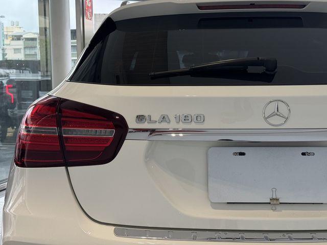 M-BENZ賓士 GLA180  第3張相片