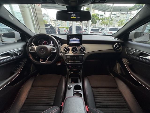 M-BENZ賓士 GLA180  第8張相片