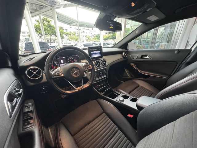 M-BENZ賓士 GLA180  第9張相片