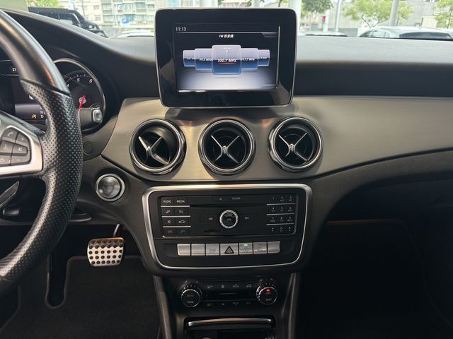 M-BENZ賓士 GLA180  第15張相片