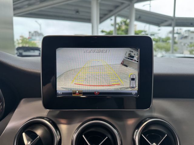 M-BENZ賓士 GLA180  第16張相片