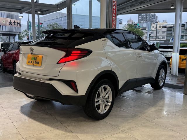 TOYOTA豐田 C-HR  第2張相片