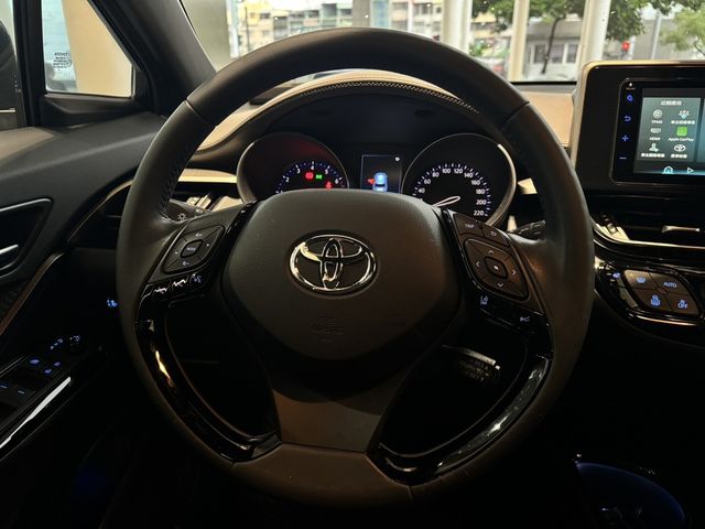 TOYOTA豐田 C-HR  第5張相片