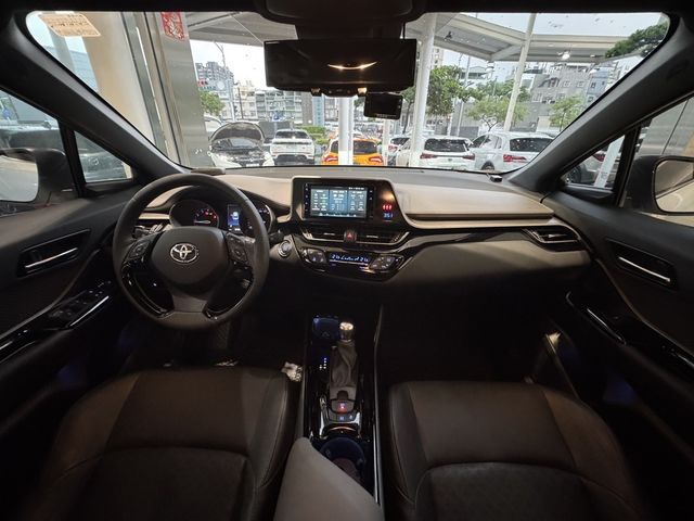 TOYOTA豐田 C-HR  第6張相片