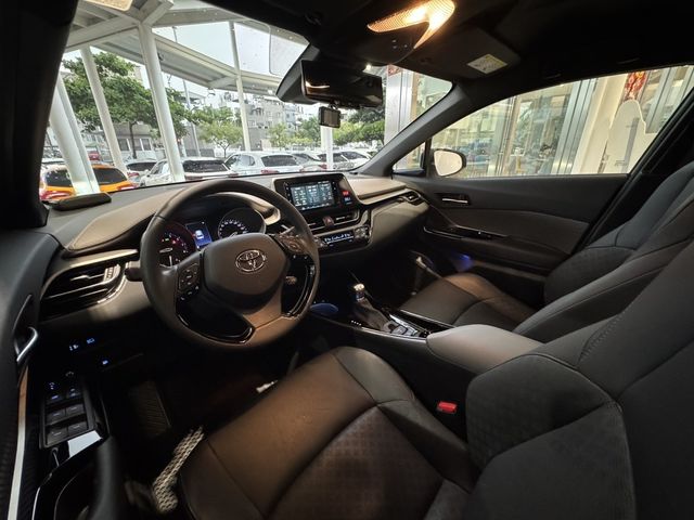 TOYOTA豐田 C-HR  第7張相片
