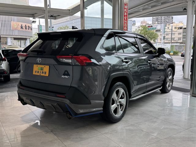 TOYOTA豐田 RAV4  第2張相片