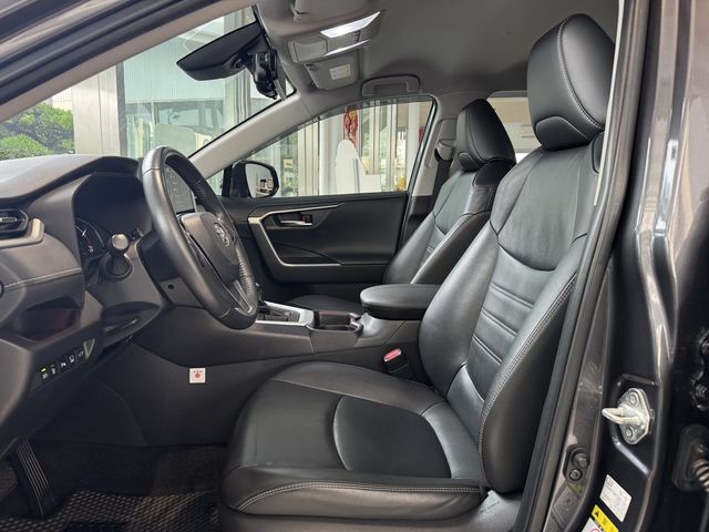 TOYOTA豐田 RAV4  第9張相片